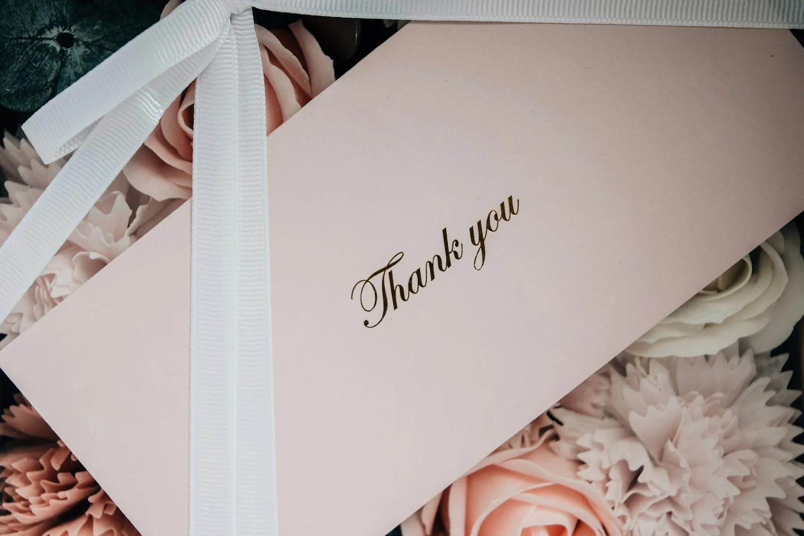 How Much to Spend on a Wedding Gift in the US